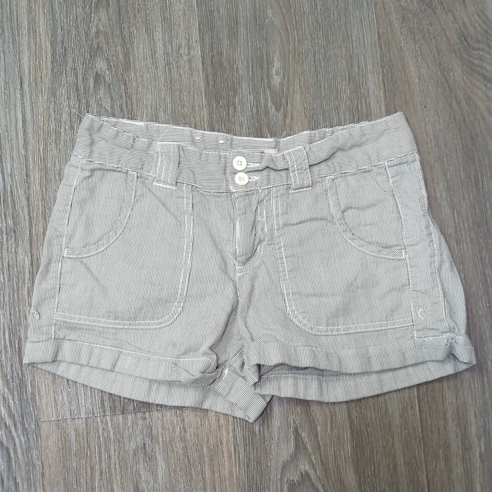 ❤️5/$25 Gray Striped Women's Shorts